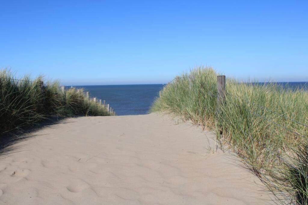 Schoon Sfeervol Souterrain Leilighet Katwijk aan Zee Eksteriør bilde